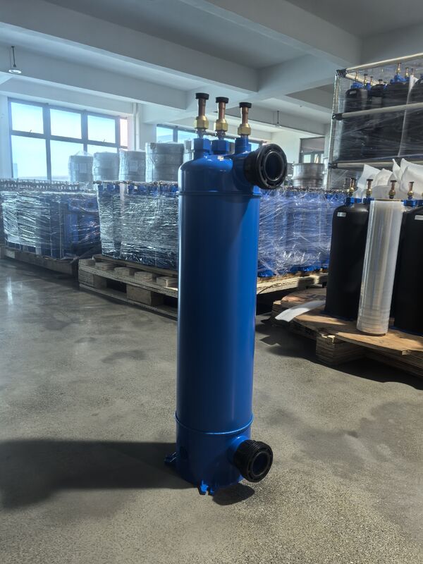 Plage de température de travail de 0 à 45 degrés Celsius Échangeur de chaleur de piscine MHTA-7 Installation horizontale ou verticale avec tube dans la structure de coque en PVC