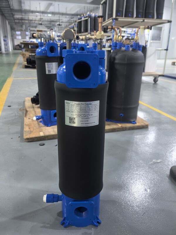 Installation verticale d'un échangeur de chaleur d'eau salée MHTA-15 pour un refroidissement efficace dans les milieux marins et industriels