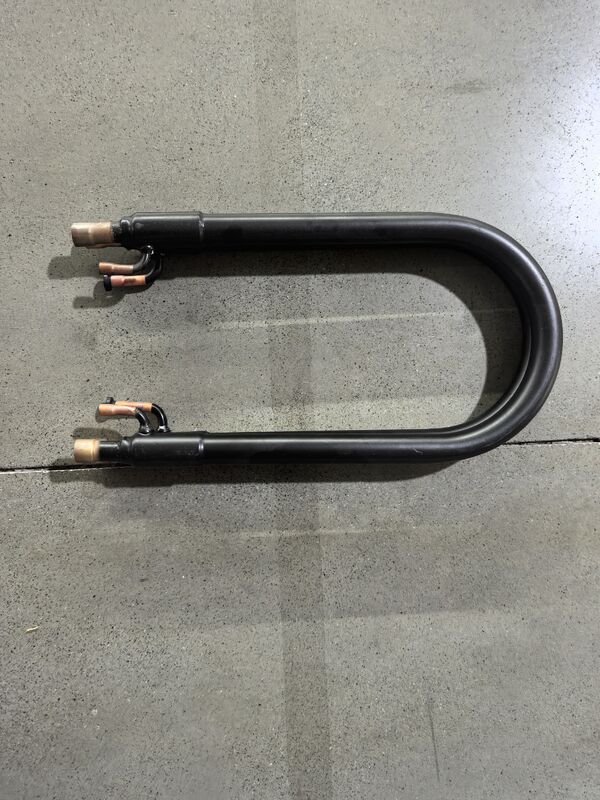 Échangeur de chaleur coaxial de peinture antirouille noire à pulvérisation avec sortie de réfrigérant de 9,52 mm et construction de torsion en spirale