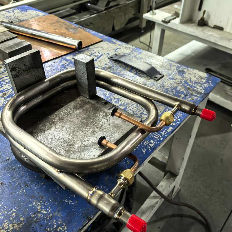 Échangeur de chaleur tube-en-tube avec pression maximale de 1,0 MPA sur le côté de l'eau, tube extérieur en titane TA1 pour installation verticale ou horizontale